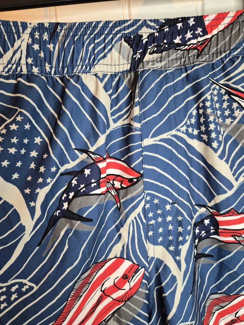 XL Huk Men's Flag Fish Linerless Shorts USA Playa Beach Pool Vacation Fish Activ